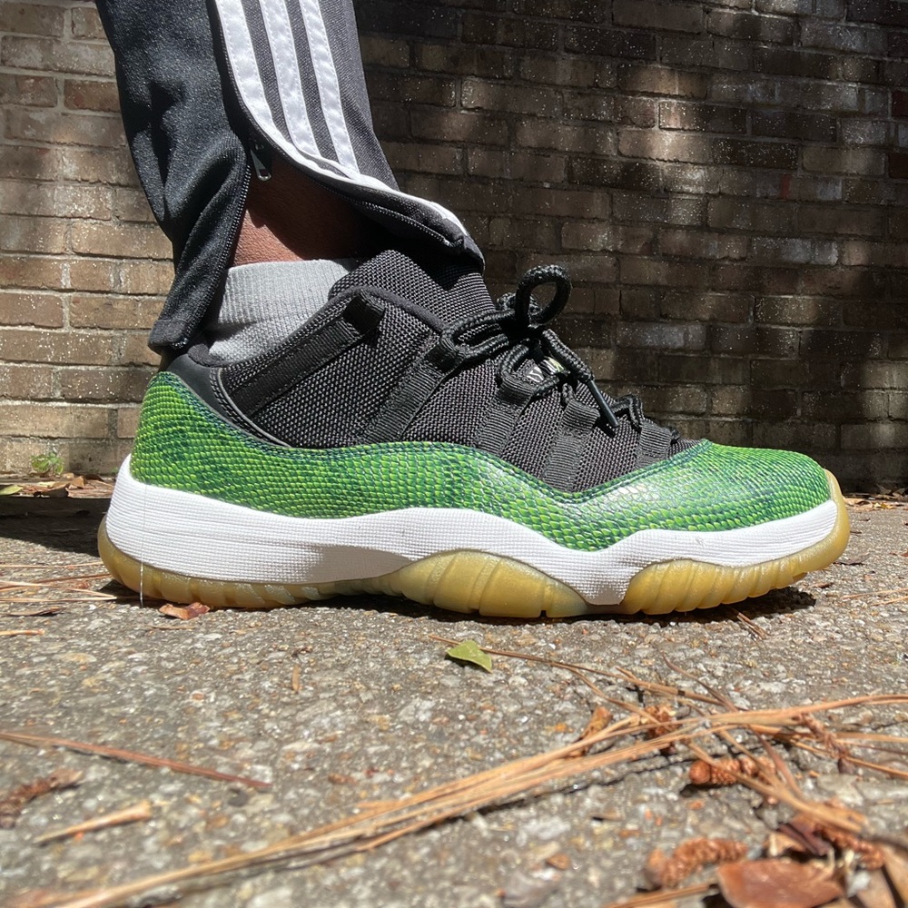 Jordan 11 Retro Low Green Snakeskin
Size 8.5
